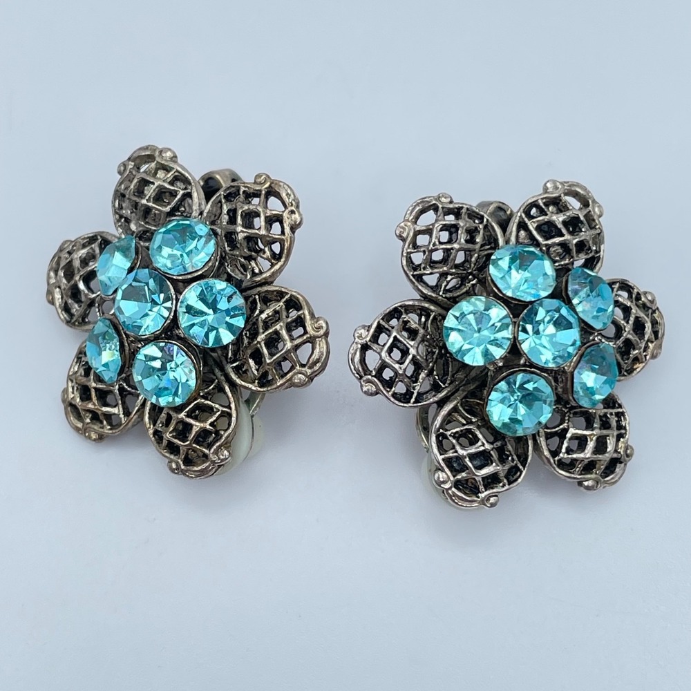 Vintage Y2K Aqua Blue Rhinestone Floral Filigree Silver Tone Clip On Earrings